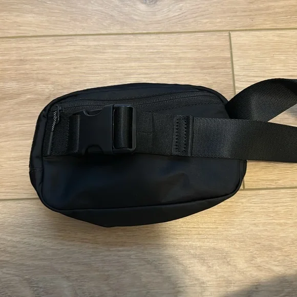 Lululemon Black Belt Bag - Picture 3 of 4